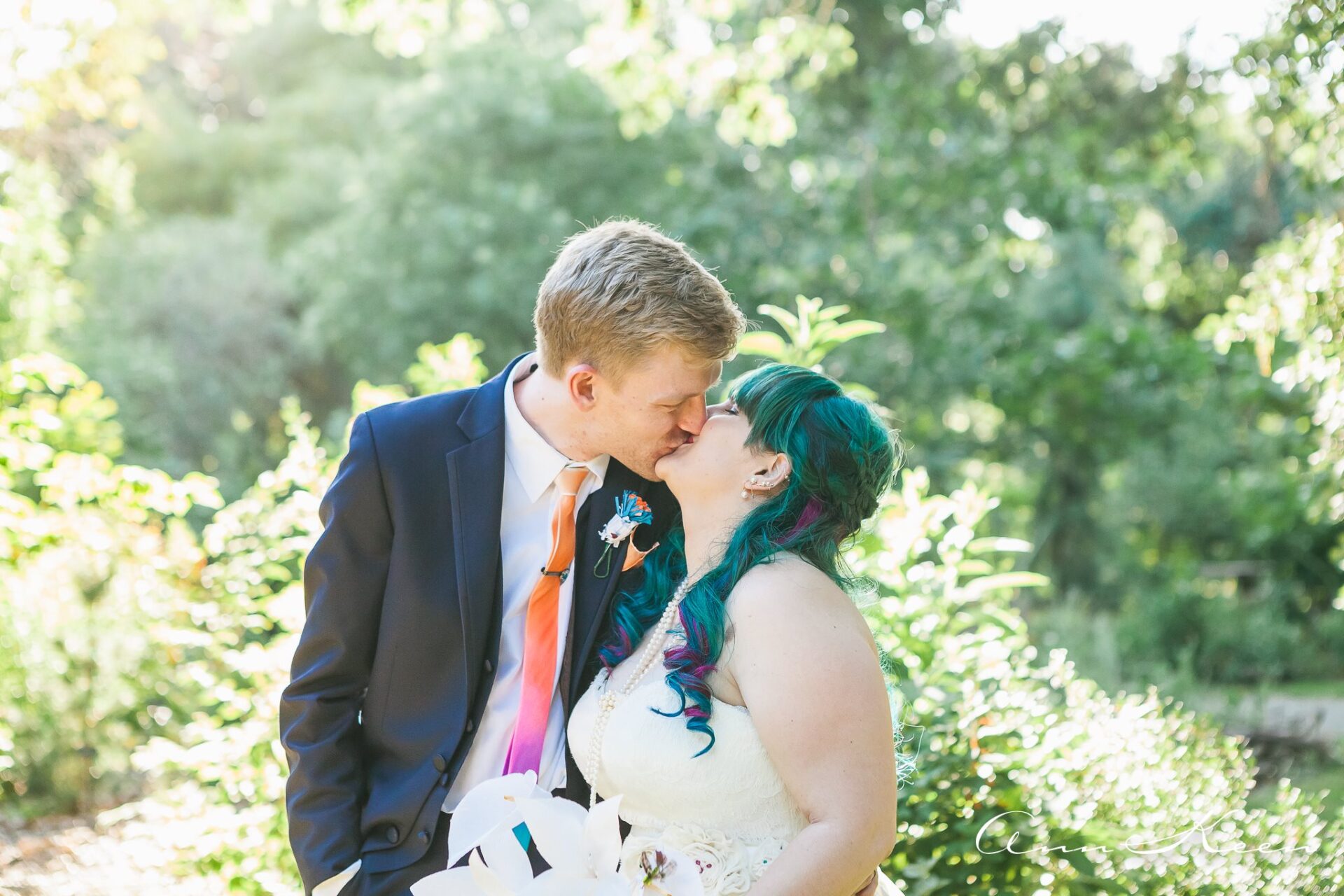 Wedding portrait of a bride and groom kissing in Sacramento CA.