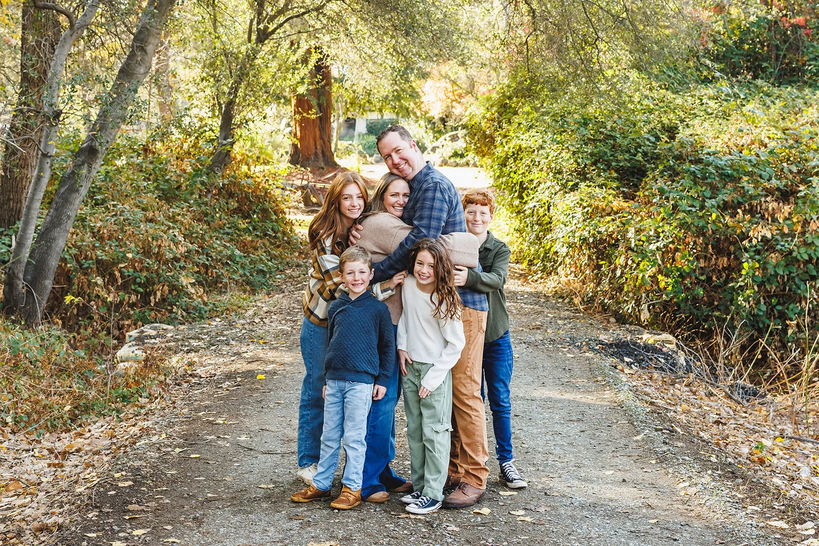 Family session in Loomis CA in the morning. Family of 6 all snuggled up for a hug taken by Ann Keen Photography.